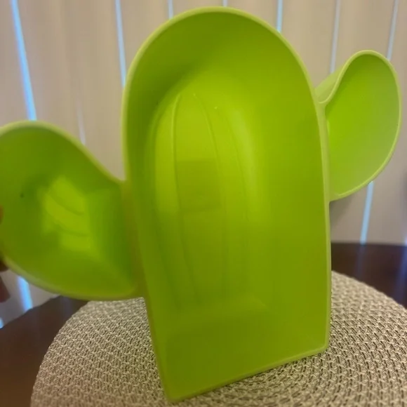 Cactus Shape Chips and Dip Bowl: Perfect Taco Bar Accessory for Your Next Party! - Picture 4 of 4